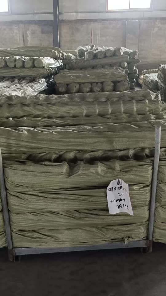 Chain link fence rolls packed for export