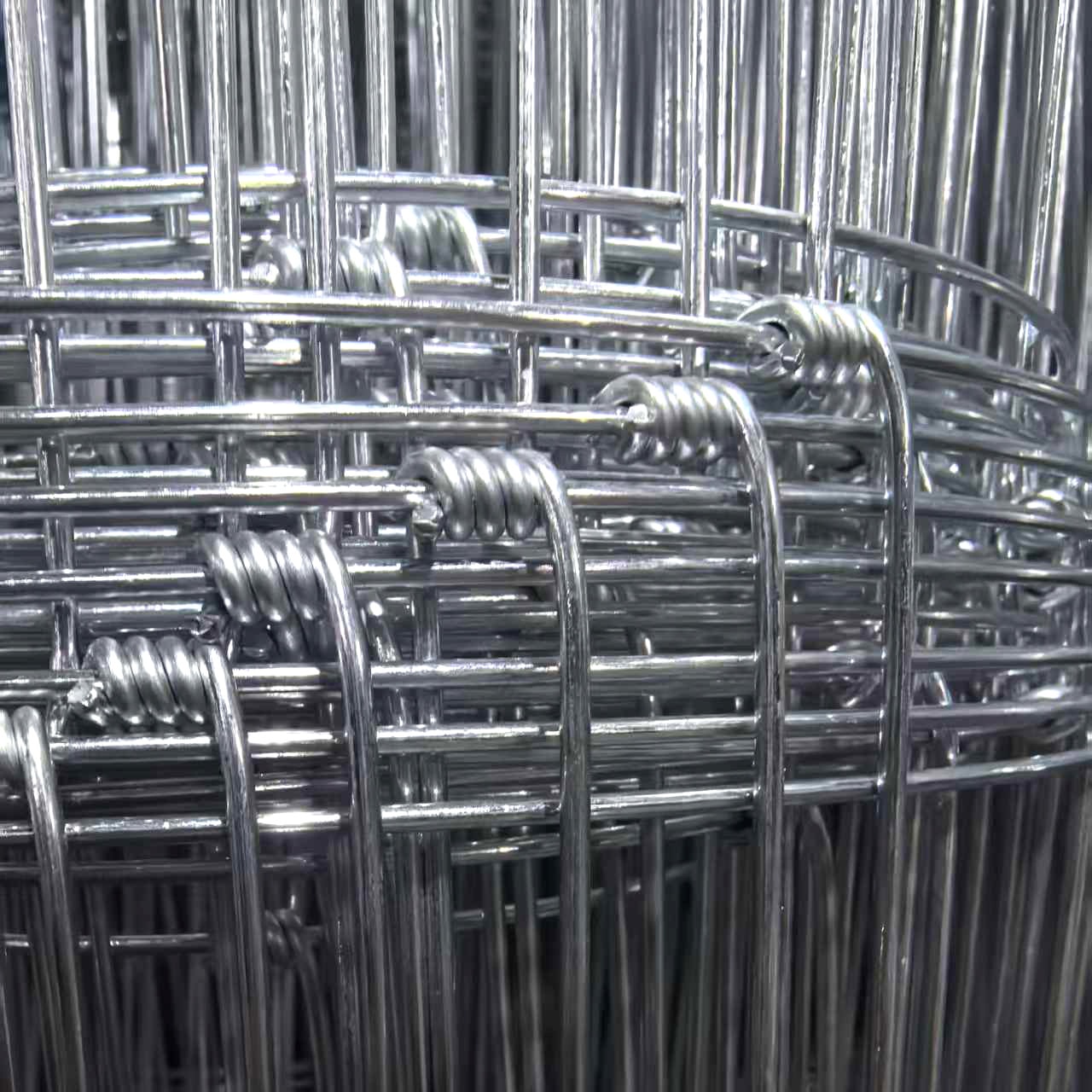 Hinge Joint — flexible, springy knot absorbs stock pressure